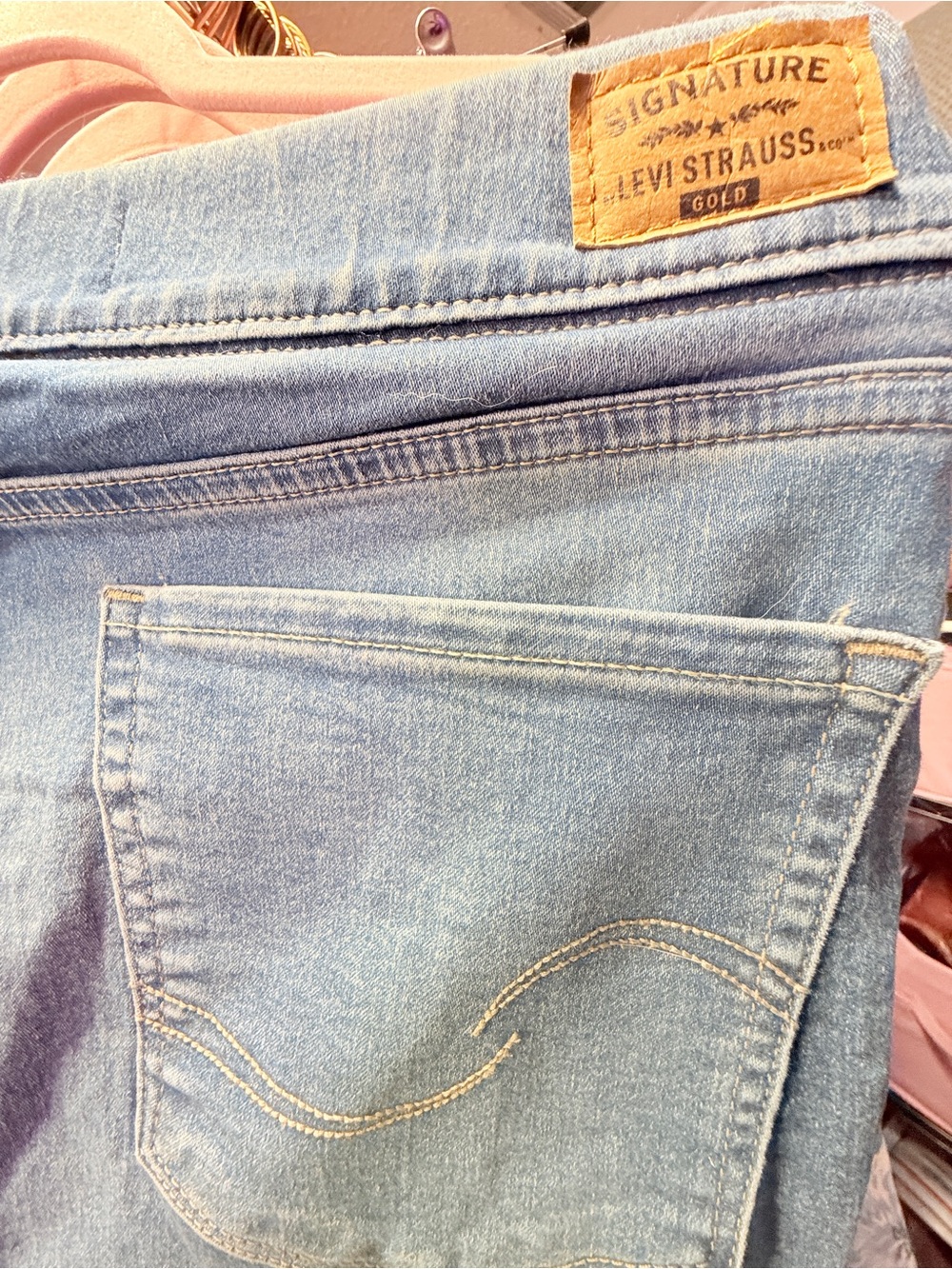 LEVI’S Distressed Light Blue Women's Stretch Denim tapered ankle Jeans - Picture 4 of 6